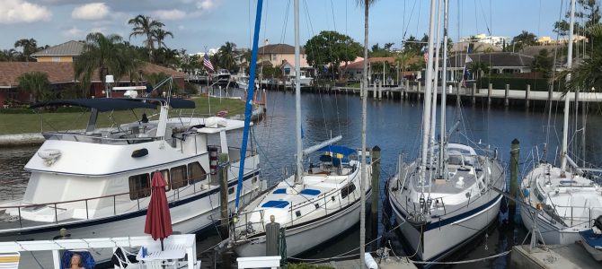 Busy boatyard and Happy Holidays!